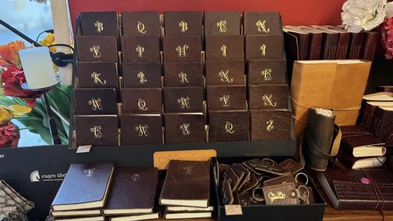 Auswahl hochwertiger Notizbücher